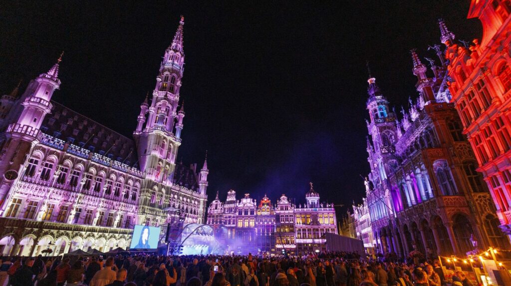 Fête de la Fédération Wallonie-Bruxelles : quelque 6000 personnes réunies sur la Grand-Place vendredi soir