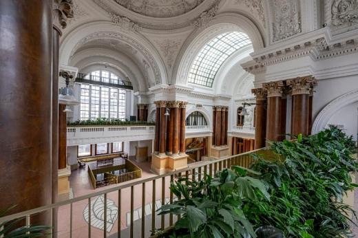 Surrounded by Criminals