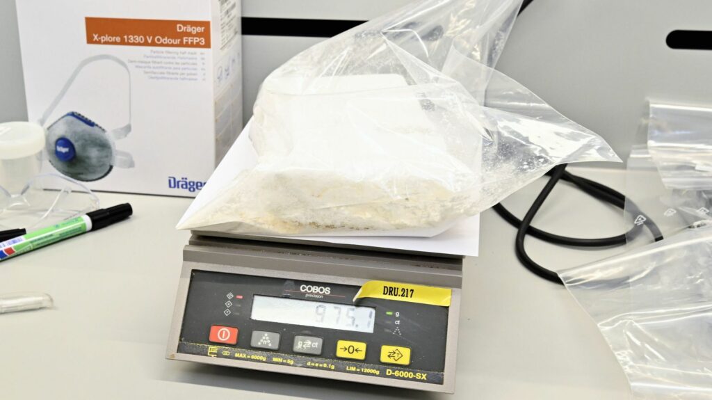 Mandats d'arrêt pour trois suspects après une saisie de cocaïne à Bruxelles