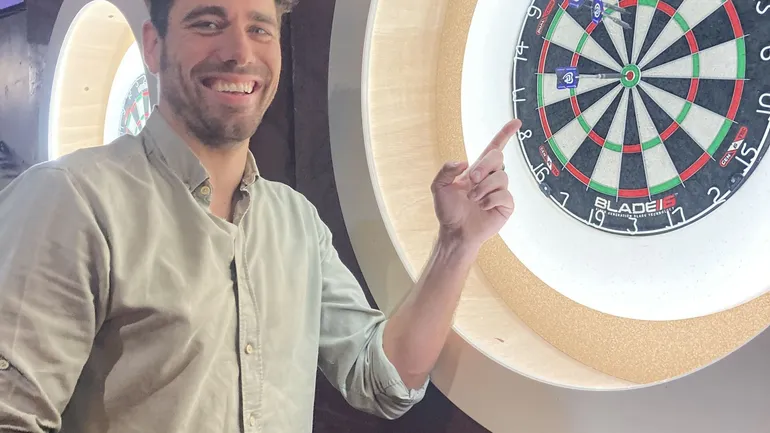 Un bar à fléchettes high-tech débarque à Bruxelles