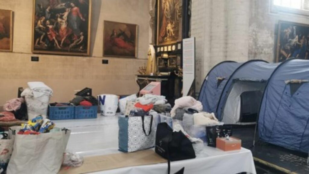 Une première famille réfugiée accueillie à l’église du Béguinage à Bruxelles