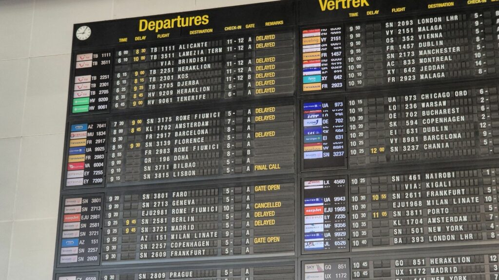Cyberattaque à Brussels Airport : les perturbations se poursuivront lundi, la moitié des vols au départ de l'aéroport de Bruxelles annulés