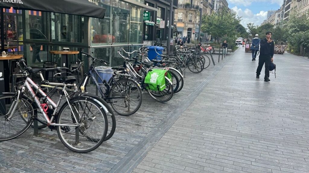 Dès janvier 2026, vélos et trottinettes seront bannies du piétonnier du centre de Bruxelles