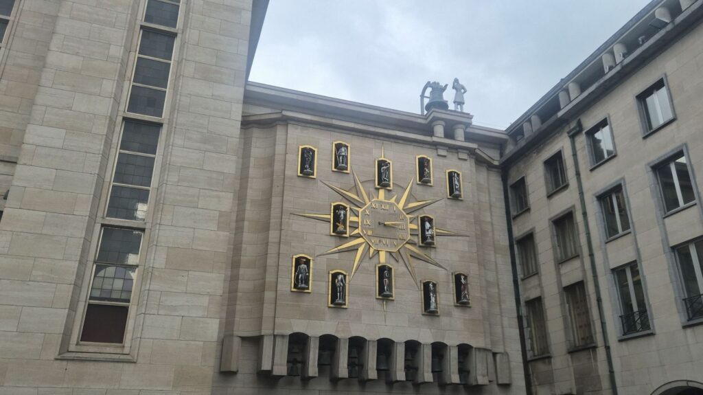 Bruxelles-Ville : passé à l’électricité, le carillon du Mont des Arts a joué ses premières notes