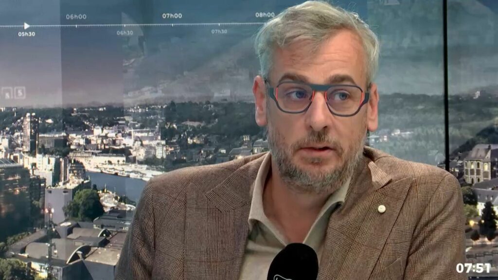 À Bruxelles, "le risque de 'shutdown' est réel", déclare Dirk De Smedt (Open Vld), ministre du Budget