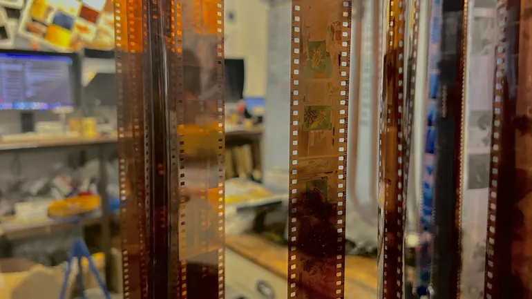 À Bruxelles, quelques laboratoires continuent de développer des photographies argentiques