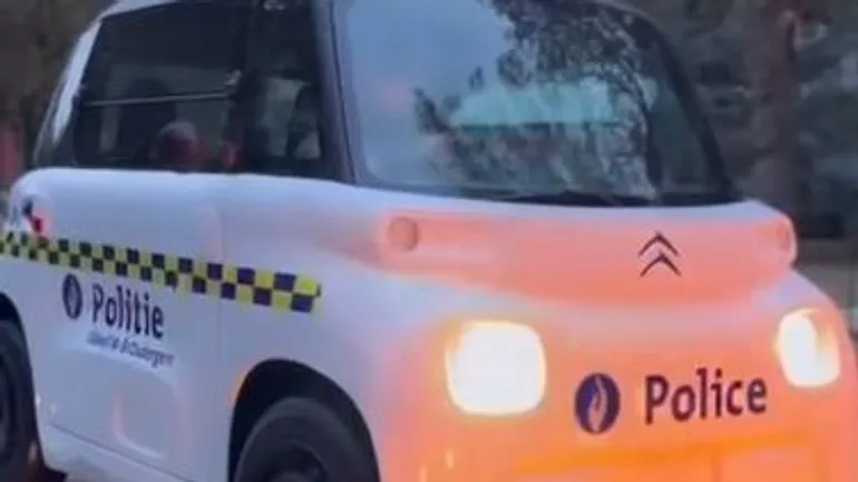 Entre vélo et voiture : le pari des mini-véhicules électriques à Bruxelles ?