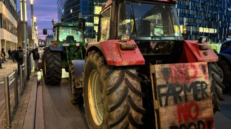 Direct – Grogne des agriculteurs : 400 tracteurs quittent Bruxelles pour bloquer le ring à hauteur de Hal