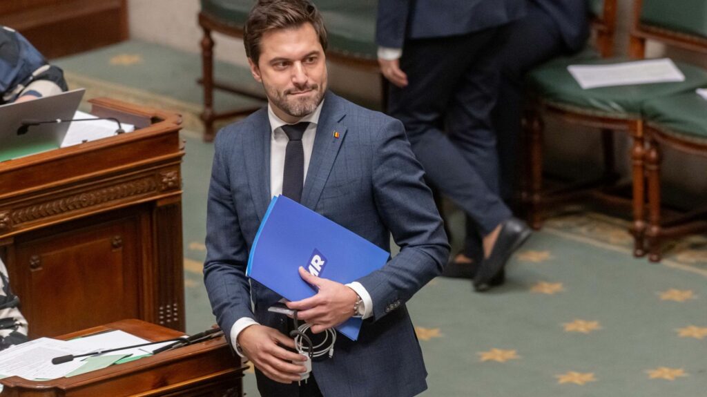 "Je n’apprécierais pas que ma femme aille coucher dans le lit d’un autre" : la réaction de Bouchez à l’annonce de rupture des Engagés à Bruxelles