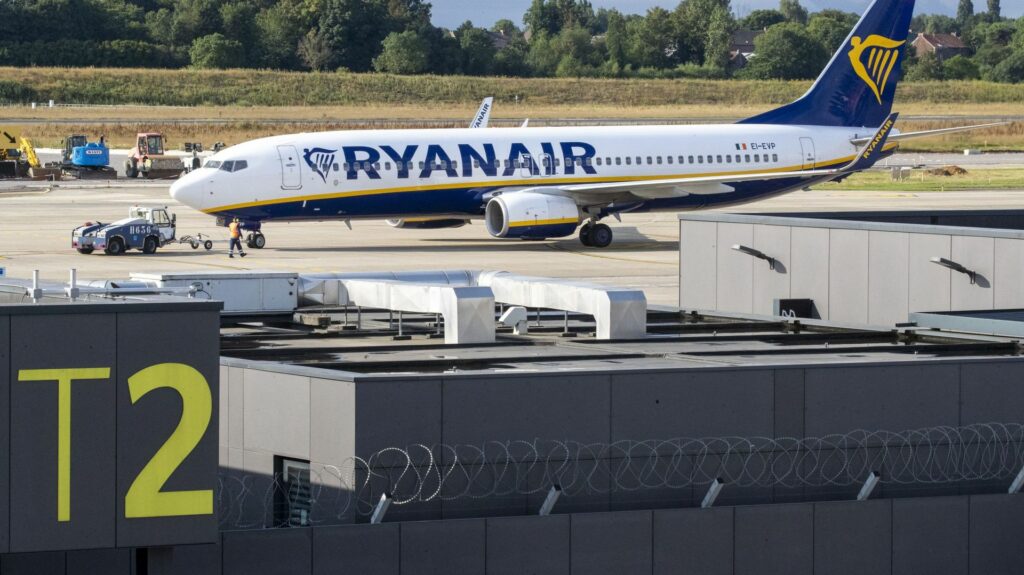 Taxes aériennes belges : Ryanair annonce supprimer 1 million de sièges à Bruxelles et Charleroi et retirer cinq avions de sa base à Charleroi