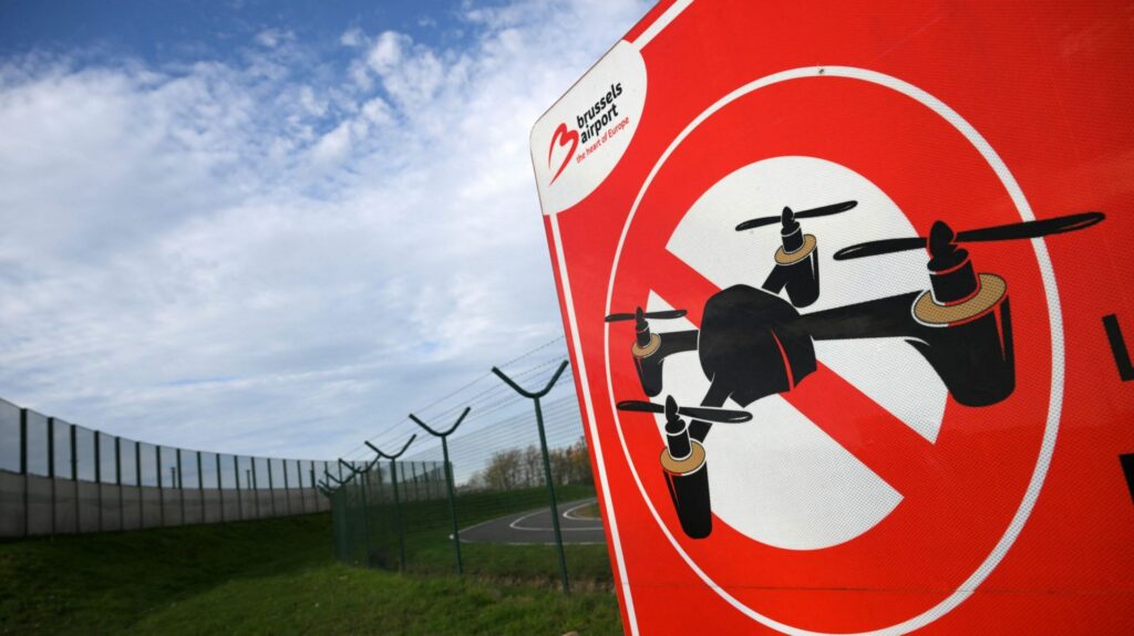 Un drone au-dessus de l'aéroport de Bruxelles-national : le trafic aérien brièvement interrompu ce vendredi matin