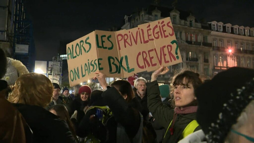 600 jours sans gouvernement à Bruxelles : des citoyens expriment leur ras-le-bol devant la Bourse