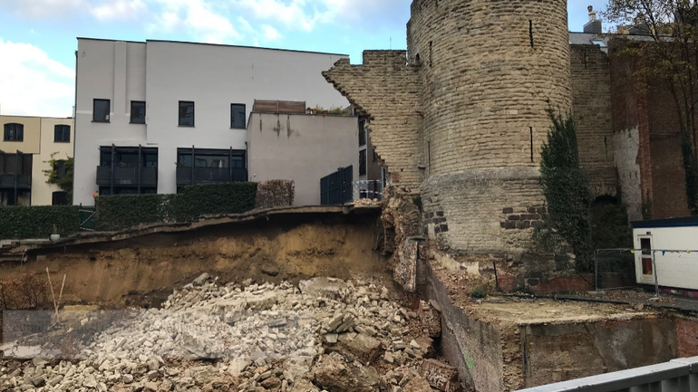 Bruxelles : deux ans après, le mur médiéval effondré toujours pas reconstruit