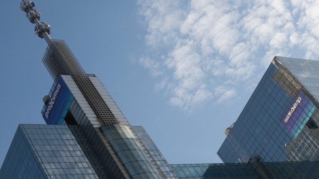 Enquête sur un base-jumper qui a sauté de la tour Proximus à Bruxelles