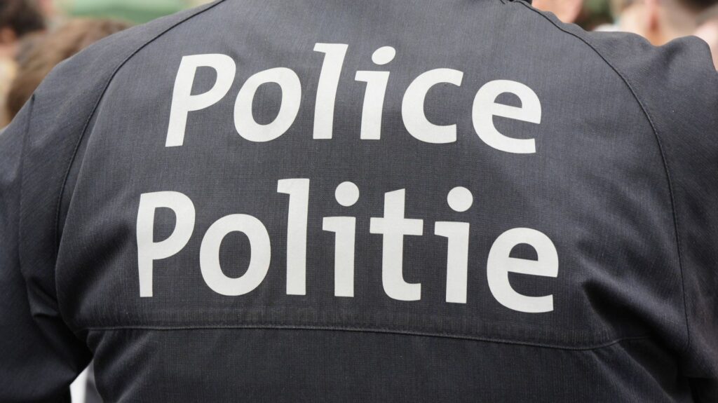 Un homme tente d’attaquer un policier au couteau à Bruxelles