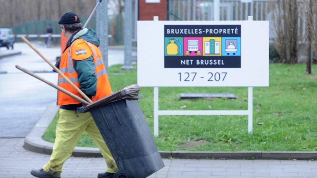 Une grande opération de nettoyage effectuée sur le boulevard du Midi à Bruxelles