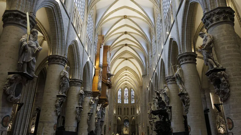 Une messe solennelle lance les 800 ans de la cathédrale Saints-Michel-et-Gudule à Bruxelles