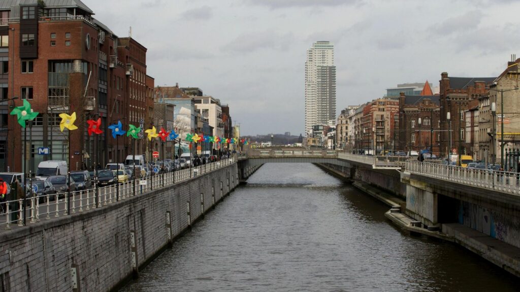 Une personne repêchée vivante du canal à Molenbeek