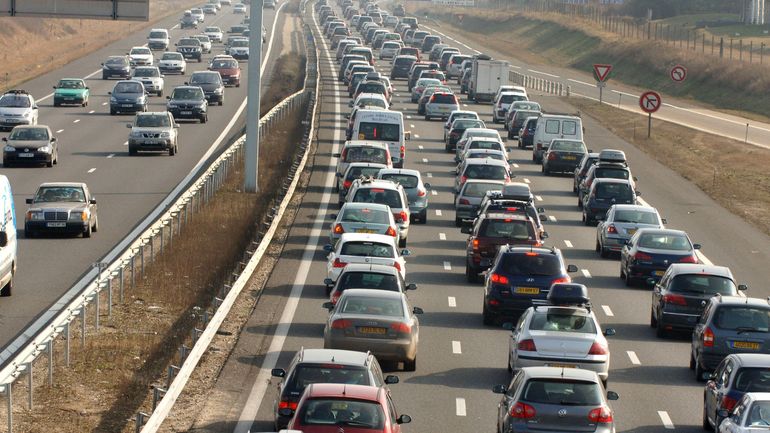 Bruxelles participe à de premières discussions sur l’implantation de la vignette autoroutière en Belgique