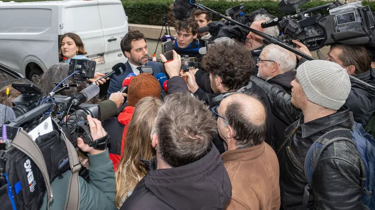 Conclave à Bruxelles : un gouvernement pour la fin de semaine ? "Il y a énormément de rancœurs, ça pourrait péter" prévient Dorian de Meeûs