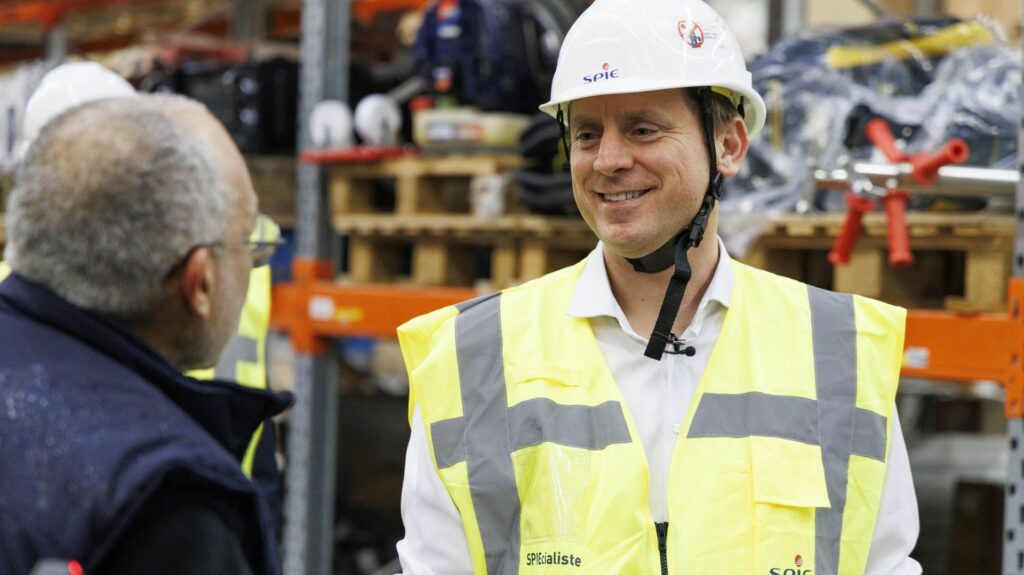 Le nouveau ministre bruxellois Laurent Hublet en visite dans une entreprise : "la politique, ce n’est pas un rêve. Mon rêve, c’est Bruxelles"