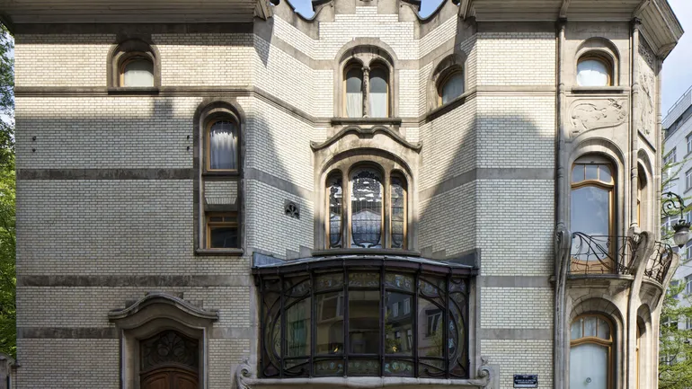 Rénover un bâtiment classé à Bruxelles : supprimer l'avis conforme de la CRMS, un vrai gain de temps pour les travaux ?