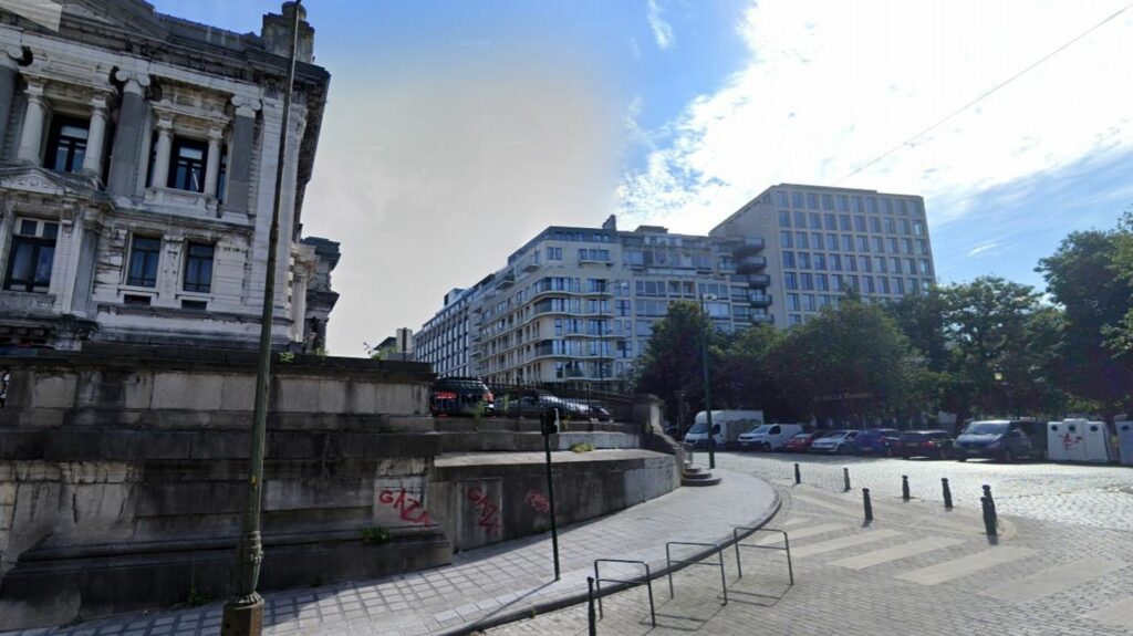 Un homme retranché met le feu à son appartement près du palais de justice de Bruxelles