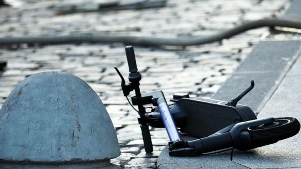 Bruxelles : un accident impliquant un bus et une trottinette fait un blessé grave.