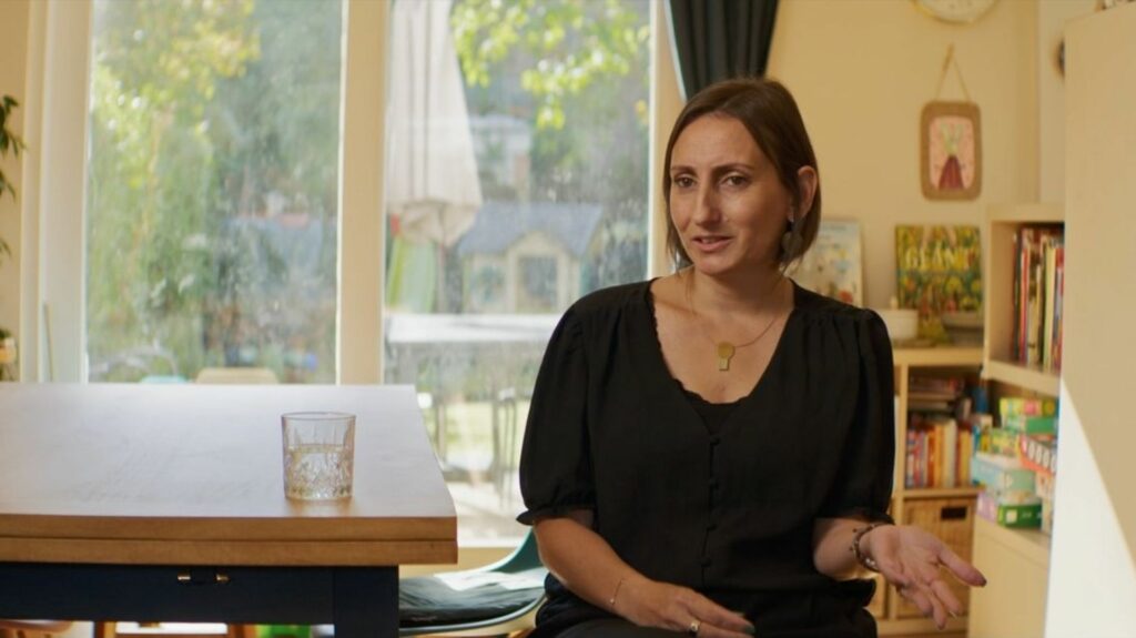 "Il m’a fallu quelques années pour vraiment sortir de ce métro" : Christelle Giovannetti, revient sur son traumatisme suite aux attentats de Bruxelles