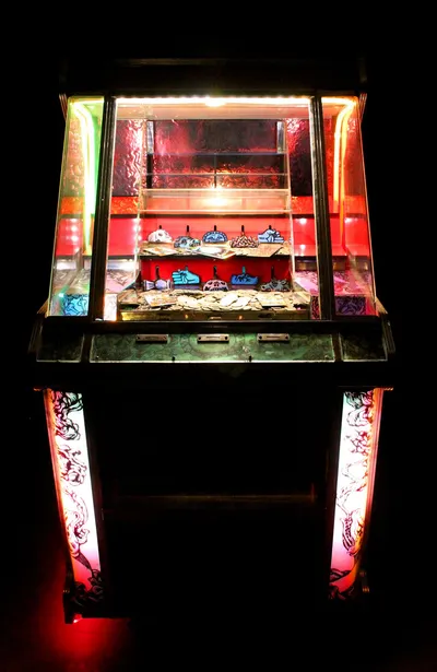 "Decadance" : Valentin Capony installe une fête foraine macabre au Botanique de Bruxelles