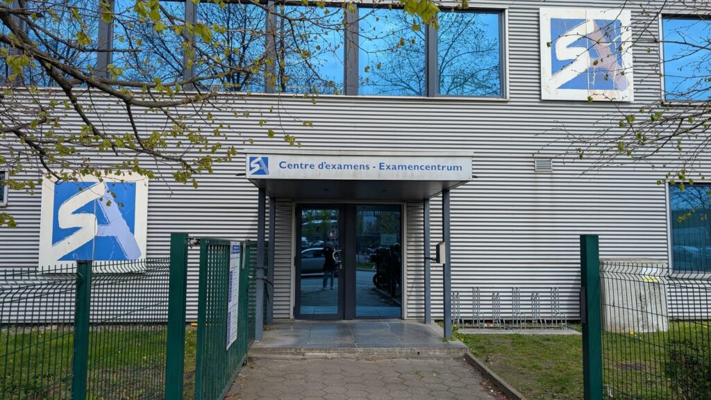 Permis de conduire à Bruxelles : des candidats contraints de faire la file pendant des heures