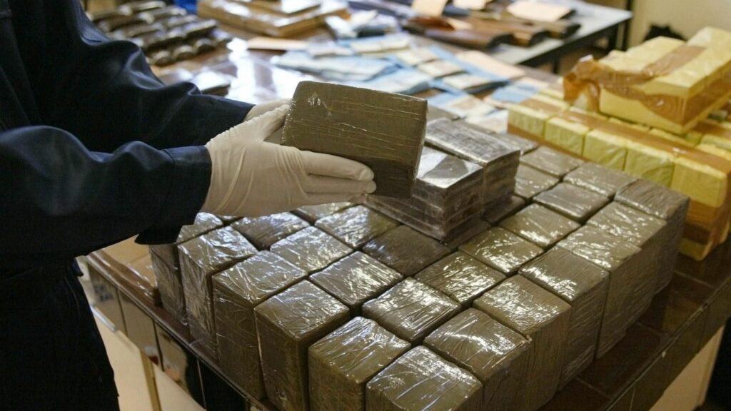 Quatre personnes arrêtées à Liège et à Bruxelles après la saisie de 200 kilos de cannabis au Canada