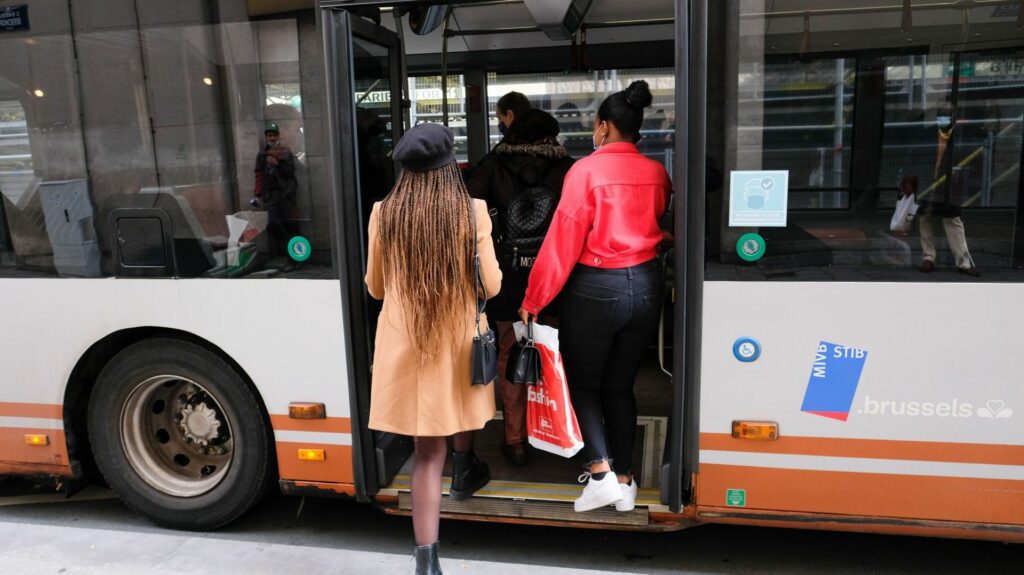 Un accident entre un bus STIB et un véhicule fait plusieurs blessés dans le quartier européen à Bruxelles