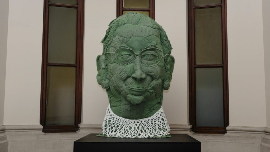 Achetée par une collectionneuse, la sculpture de Ruth Bader Ginsburg quitte le palais de justice de Bruxelles