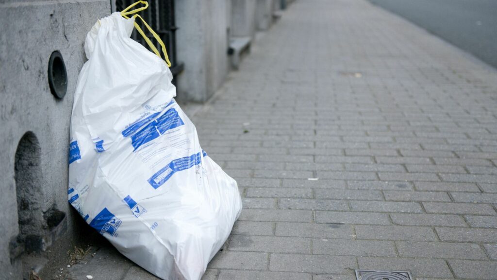 Bruxelles-Propreté demande de ne pas sortir les sacs bleus ce mardi 12 mai