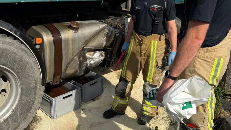 Schaerbeek : intervention des pompiers de Bruxelles pour nettoyer une coulée de carburant