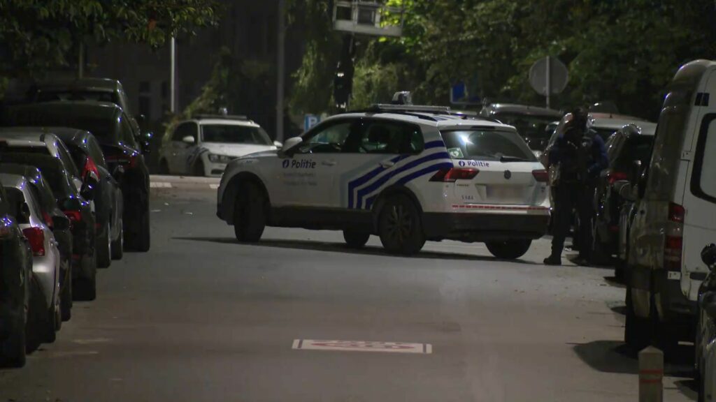Attentat à Bruxelles – Deux suspects liés à la mort des supporters suédois aux assises, trois en correctionnelle