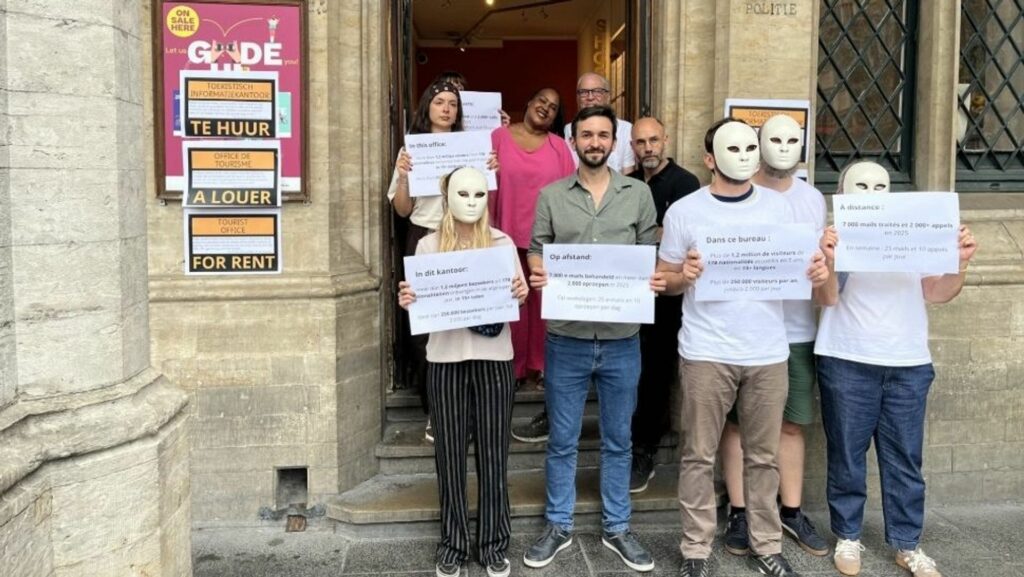 D'anciens employés de Visit Brussels disent au revoir à leur lieu de travail sur la Grand-Place de Bruxelles