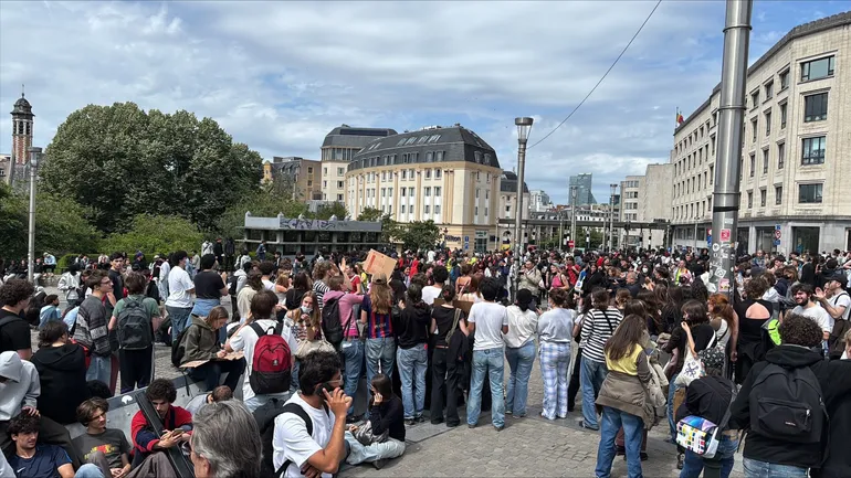 Mobilisation contre les réformes de l’enseignement : un millier de personnes rassemblé à Bruxelles