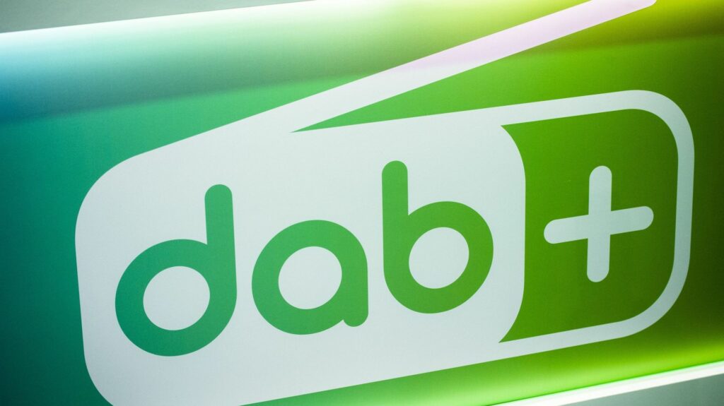 Perturbation de la réception DAB+ dans l’ouest de Bruxelles : les stations radio de la RTBF restent disponibles en FM et sur le web