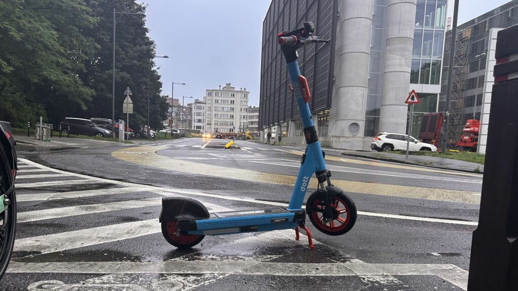 Trottinettes électriques en libre-service interdites à Bruxelles en 2027 : que disent les statistiques des accidents ?