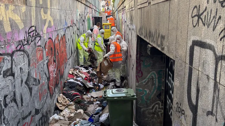 Décharge sauvage sur l'avenue Louise: 2,7 tonnes de déchets enlevés par Bruxelles-Propreté