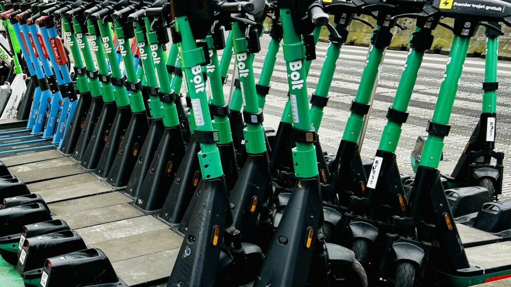 Le Conseil d'Etat a annulé les licences actuelles de trottinettes et vélos partagés à Bruxelles