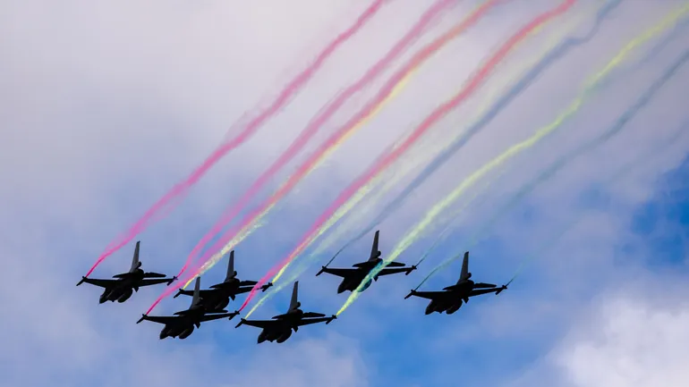 On a survolé Bruxelles à bord d’un hélicoptère militaire pour le 21 juillet