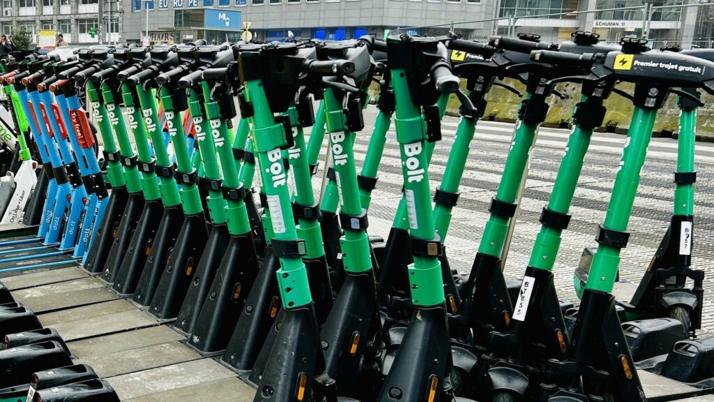 Trottinettes et vélos en libre-service doivent être retirés des rues de Bruxelles au plus tard au 1er septembre