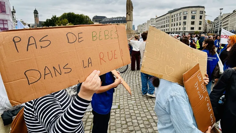Bruxelles : le secteur de l’accueil se mobilise contre la suppression de 1000 places d’hébergement