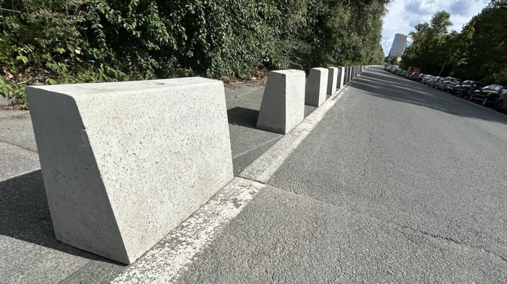 Bruxelles : une centaine de blocs de béton font leur apparition à la frontière avec la Flandre