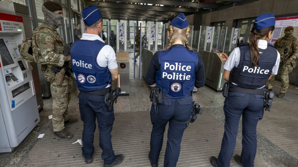 Un deuxième suspect visé par un mandat d’arrêt après la saisie d’une kalachnikov à Bruxelles-Midi